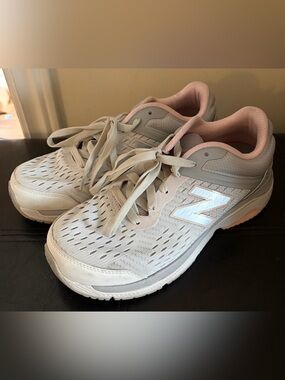 New Balance 847 White Pink Running Shoes Women’s Size 9